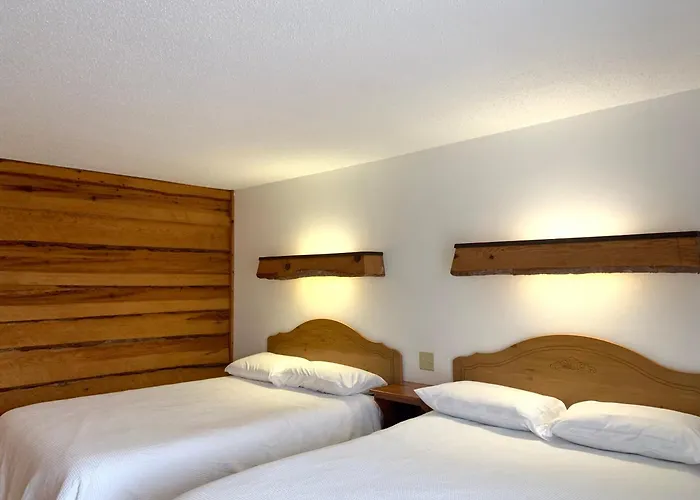 Bridge Inn Tomahawk -1St Floor, 2 Queen Size Bed, Walkout, River View