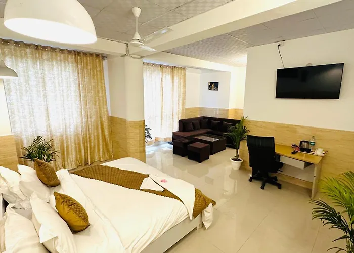 Hotel Relax In - Noida Sector 18