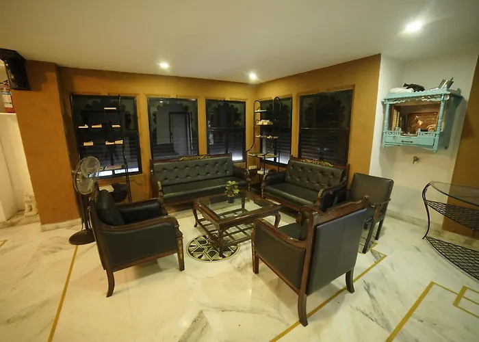 Hotel Udai Niwas By The Lake Udaipur
