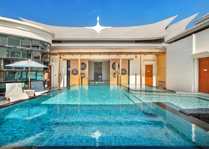 ภูกลินี ลักชูรี พูลวิลล่า แอนด์ ออนเซ็น หัวหิน