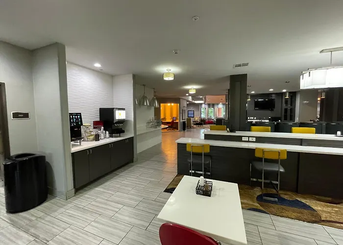 Del-Mar Airport Inn & Suites Shreveport