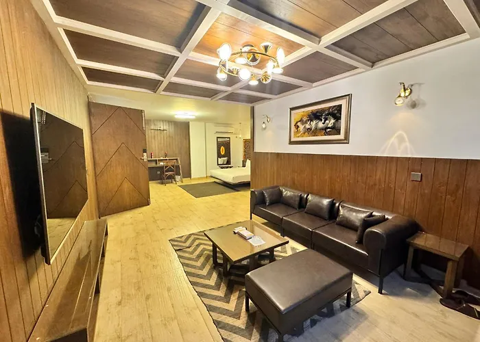 Signature By Hotel Crown Inn Karachi