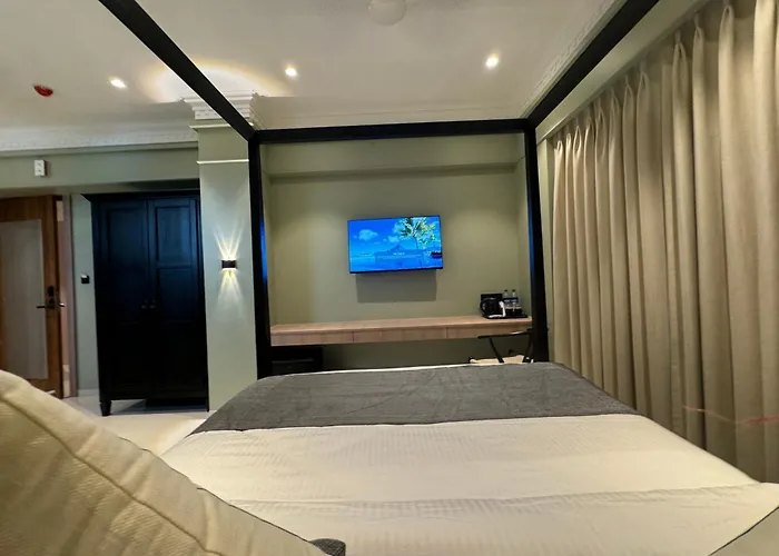 Hotel Mumbai House, Valnai Malad