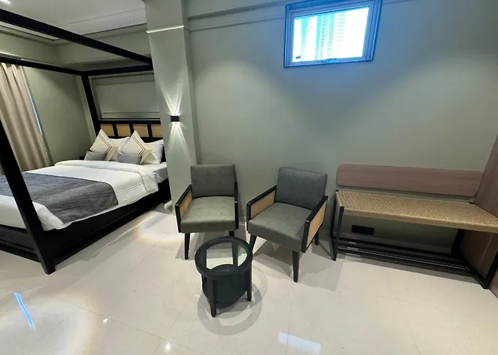 Hotel Mumbai House, Valnai Malad