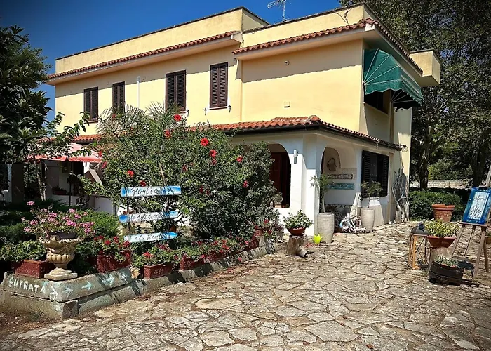 Villa Anna Guesthouse - Salento Airport Stay & Free Parking Brindisi