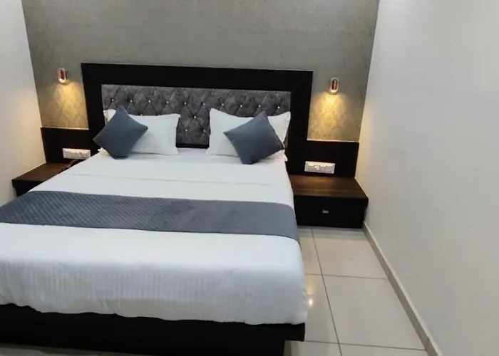 Hotel Aarna Palace Vadodara