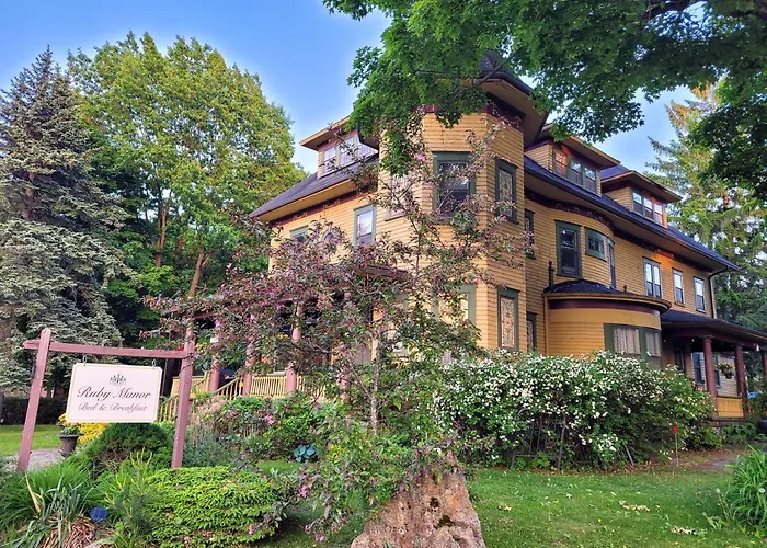 Ruby Manor Bed & Breakfast Gananoque