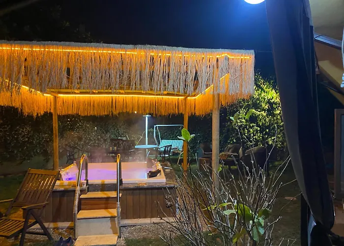 Four season villa ısıtmalı havuz Sapanca