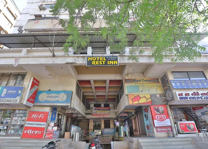Hotel Rest Inn Gandhinagar