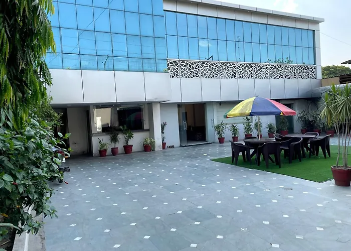 Malaya House --Couples, Family, Corporate Favorite-- Near Bmc Chowk Iconic Mall Jalandhar