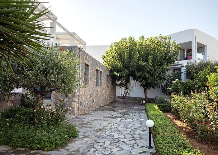 Maritimo Beach Hotel Sissi