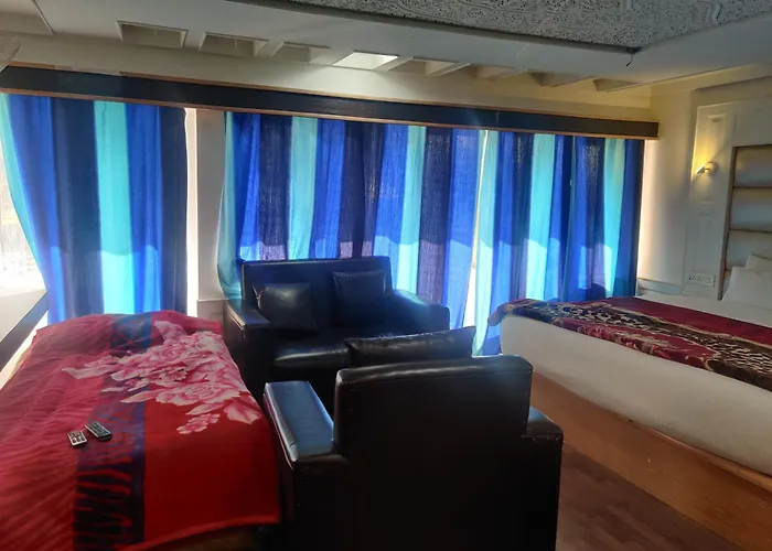 Hotel Grand Akbar Pahalgam
