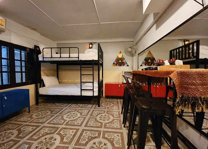 Club One Seven Gaymen Chiang Mai Hotel