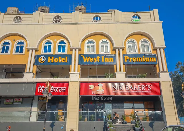 Hotel West Inn Premium Kharar