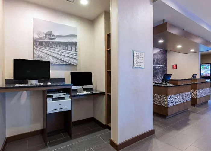La Quinta By Wyndham Morgantown Hotel