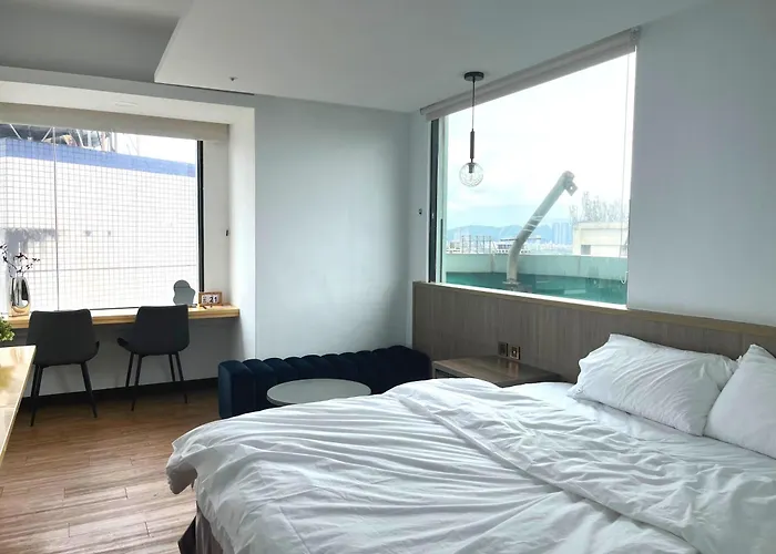 小隱居hermit Dorm-聖雄商旅 Taipei