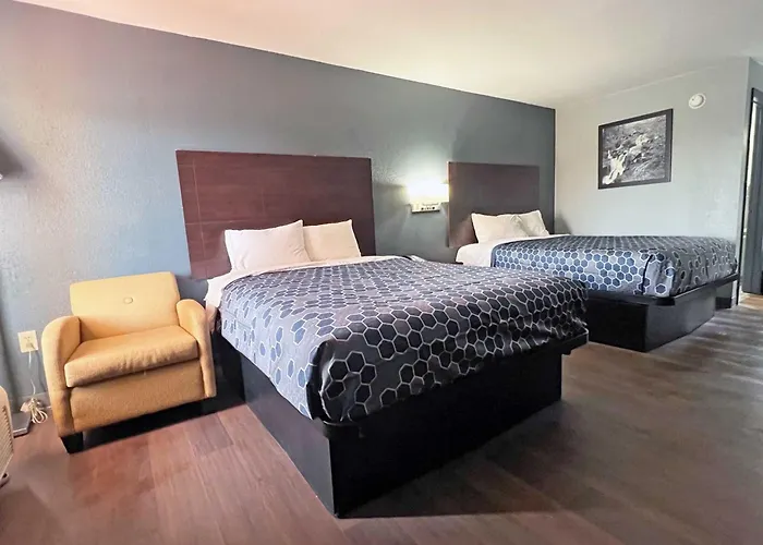 Red Carpet Inn & Suites Newnan