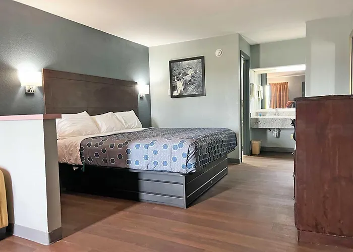 Red Carpet Inn & Suites Newnan