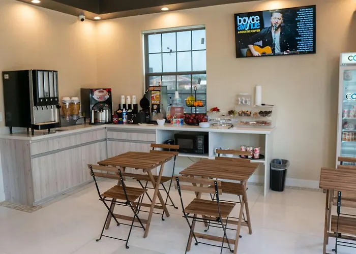 Comfeeni Inn And Suites South Houston
