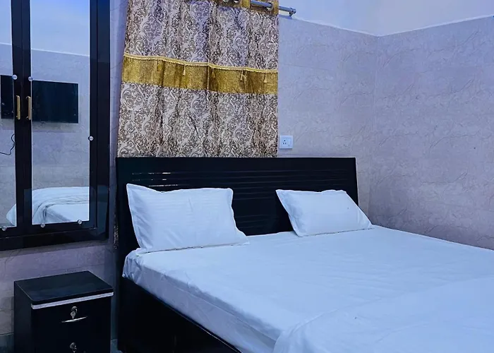 Saroja Paying Guest House Varanasi