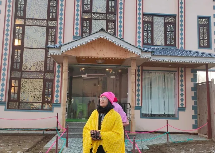 Golden Eye Hotel Srinagar 