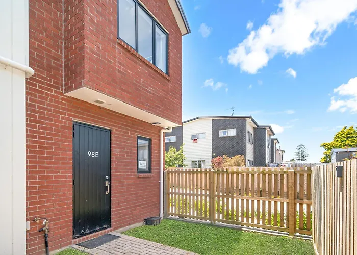 Cozy Brand New Townhouse 1 Bed & Breakfast Auckland