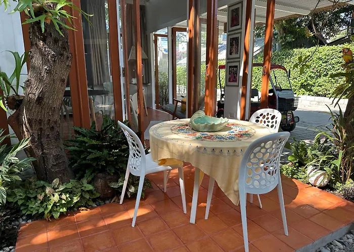 Warm White Hua Hin House Hotel