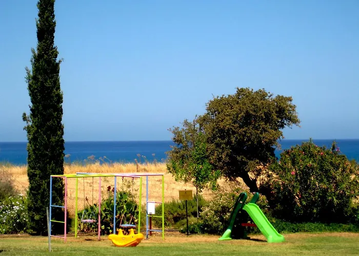 Akamanthea Holiday Village Polis
