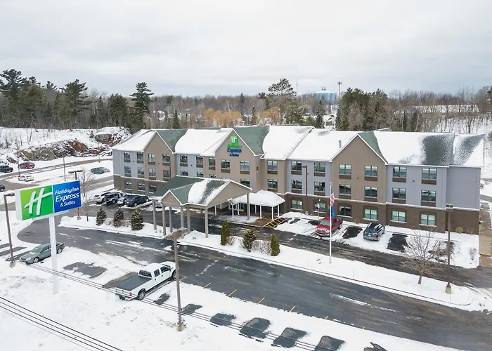 Holiday Inn Express&Suites Marquette, an IHG Hotel