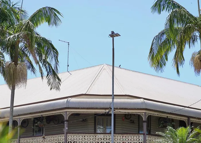 The Middle Pub Hotel Mullumbimby