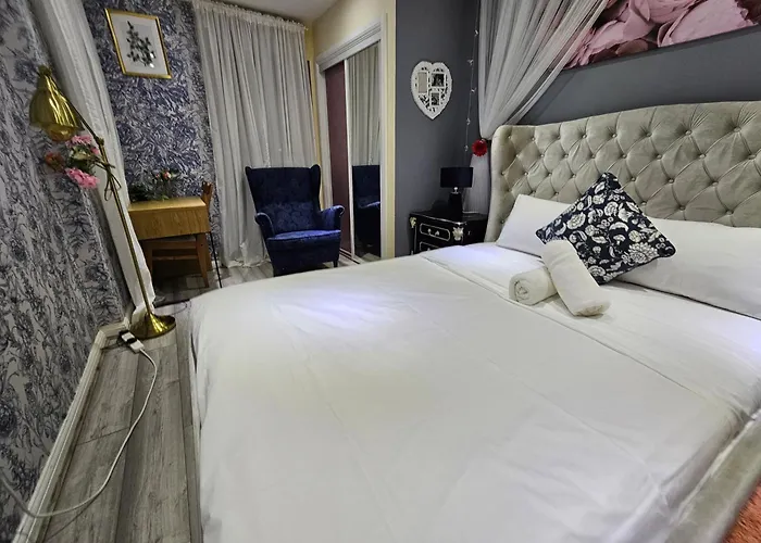 Wallwood Rooms London