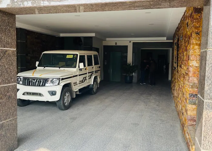 Hotel Monsoon Palace Guwahati