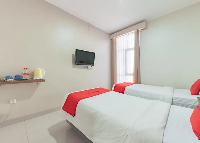 Reddoorz Near Pasar Baru Bandung Hotel