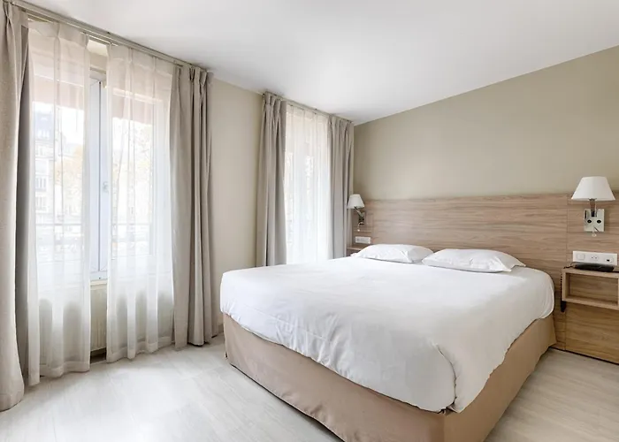 Marmotel Etoile París