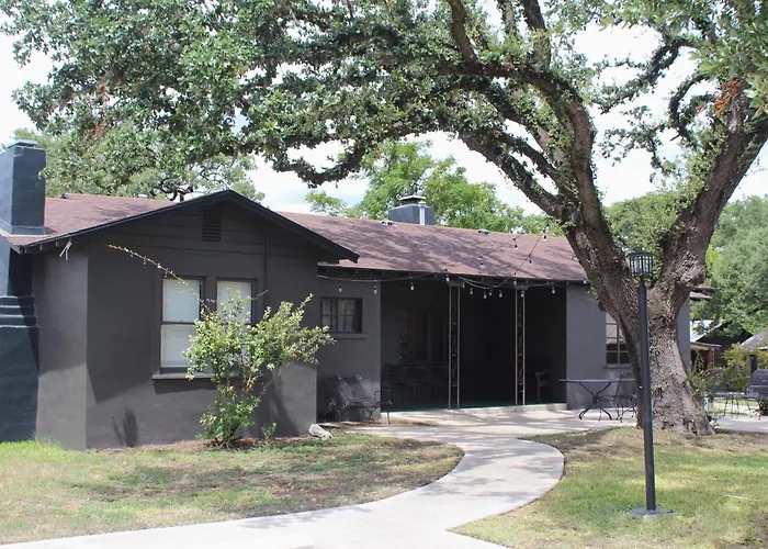The Springs Retreat Hotel Leakey