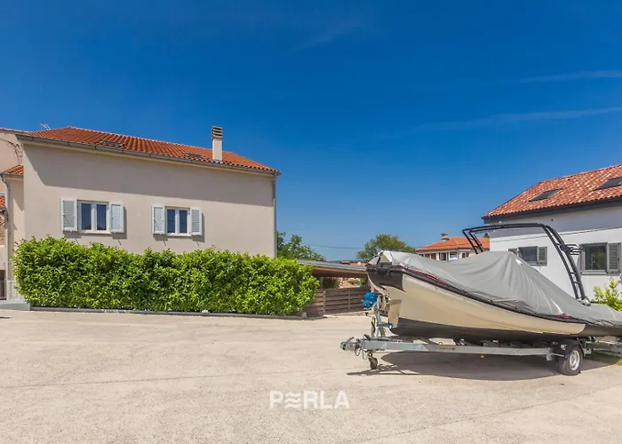 House Mirabelle With Heated Pool In Nerezine On Losinj Island
