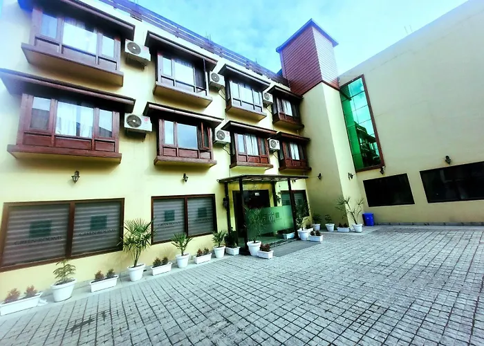 Hotel Green Rooms, Vintage Luxury Near Dal Lake Srinagar 