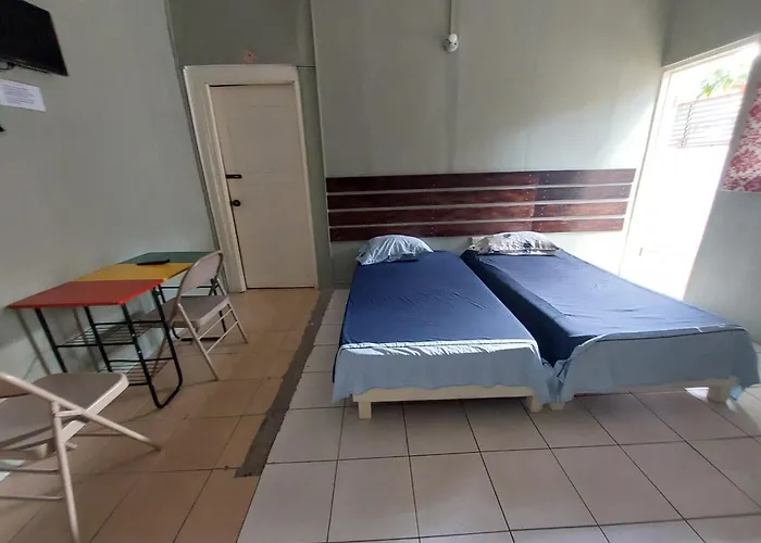 Labrish Guest House Kingston