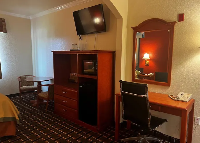 Super 8 By Wyndham Brookshire Tx Hotel
