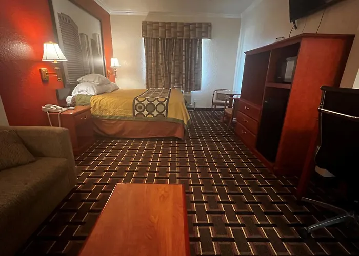 Super 8 By Wyndham Brookshire Tx Hotel