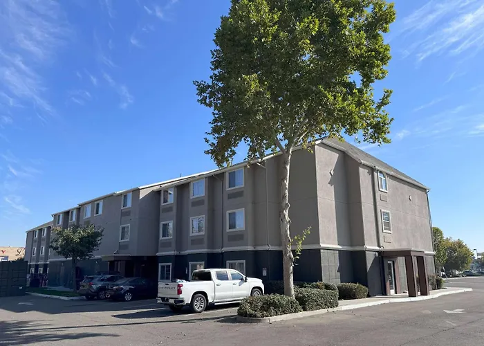 La Quinta By Wyndham Tulare Hotel
