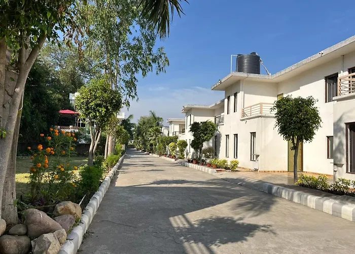 Amazing Aryavan Resort Raiwala