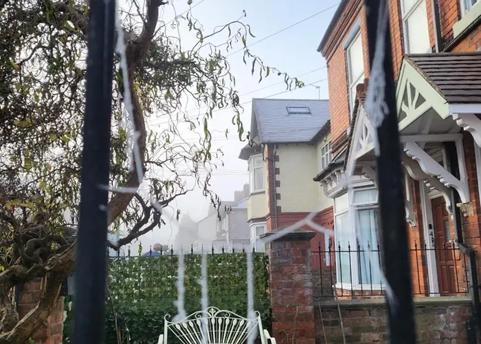 Haya Guest House Oldbury 