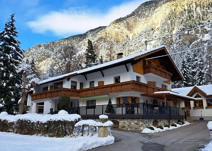 Gästehaus Almrausch, Ferienanlage mit Pool Nassereith