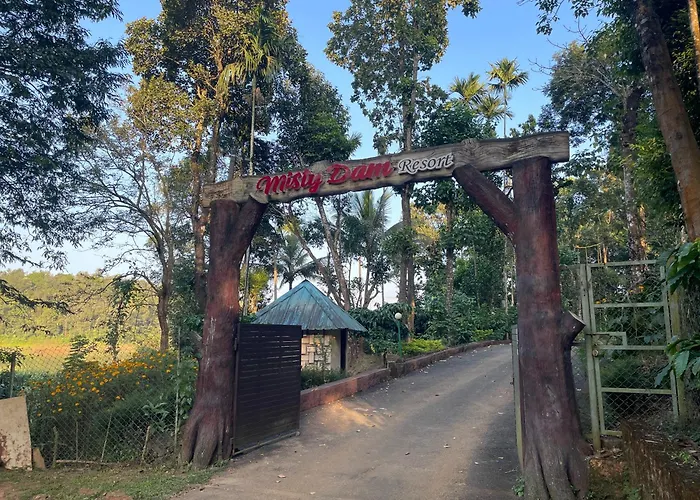 Misty Dam Wayanad Resort Padinjarathara
