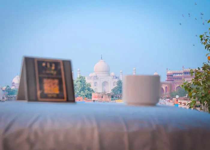 Lucky Restaurant & Guest House Near Taj Mahal Agra 
