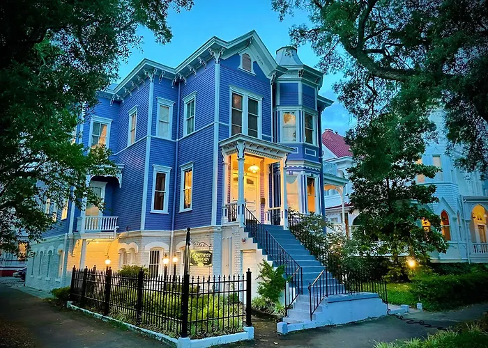 Bed and Breakfast Amethyst Garden Savannah