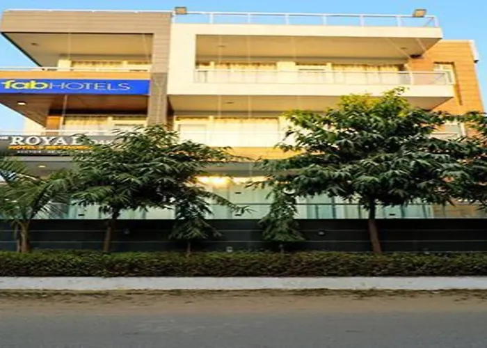 Fabhotel The Royal Oak Gurgaon
