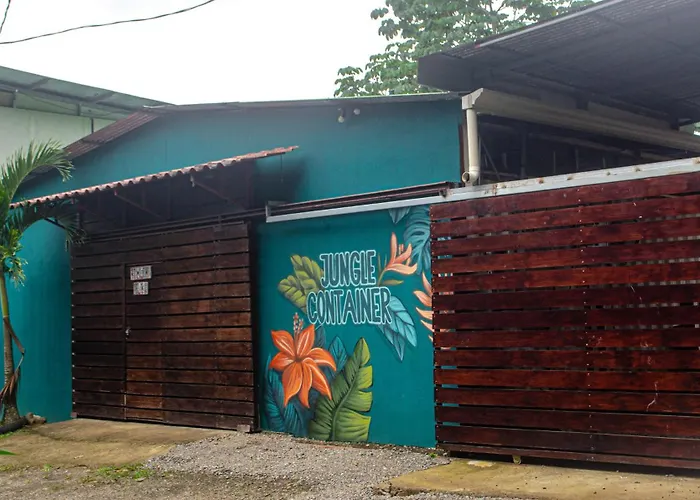The Jungle Container Bed & Breakfast Quepos