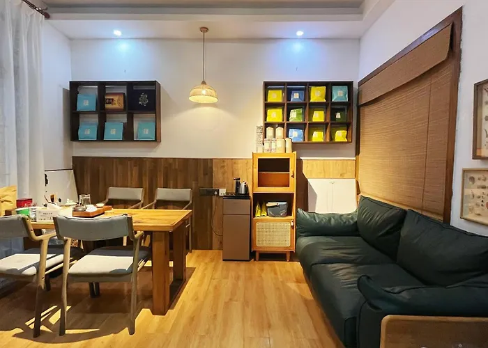 Wally House Hostel - Walk 5 Minutes To East Gate Of National Forest Park-Ticket Book Services-Free Laundry Facilities-Free Capsule Coffee-Tour Route Introduction And Tour Guide Arrangement Zhangjiajie